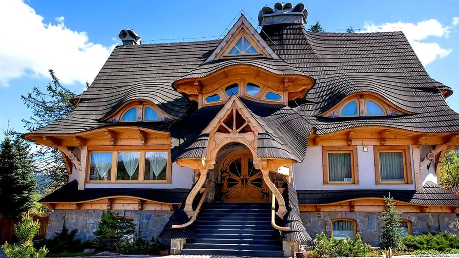 Необычный деревянный дом