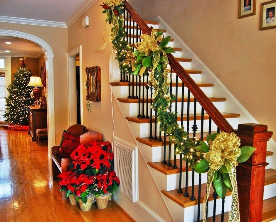 Деревянная лестница с цветами
