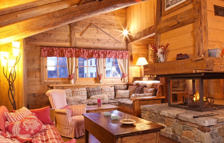 Уютная гостиная в деревянном доме