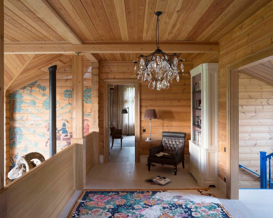 Интерьер дачного деревянного дома