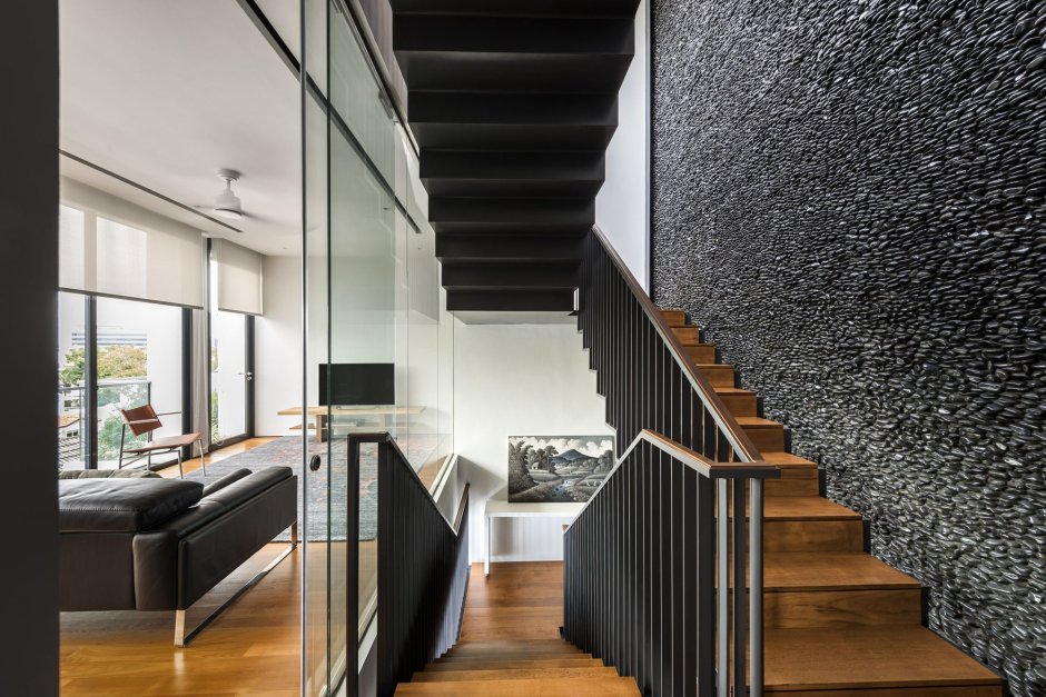 Дизайнерская лестница черная