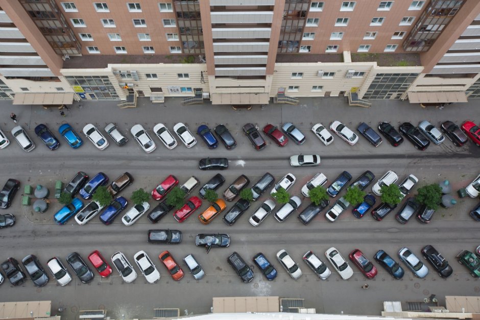 Парковка во дворах жилых домов (46 фото)