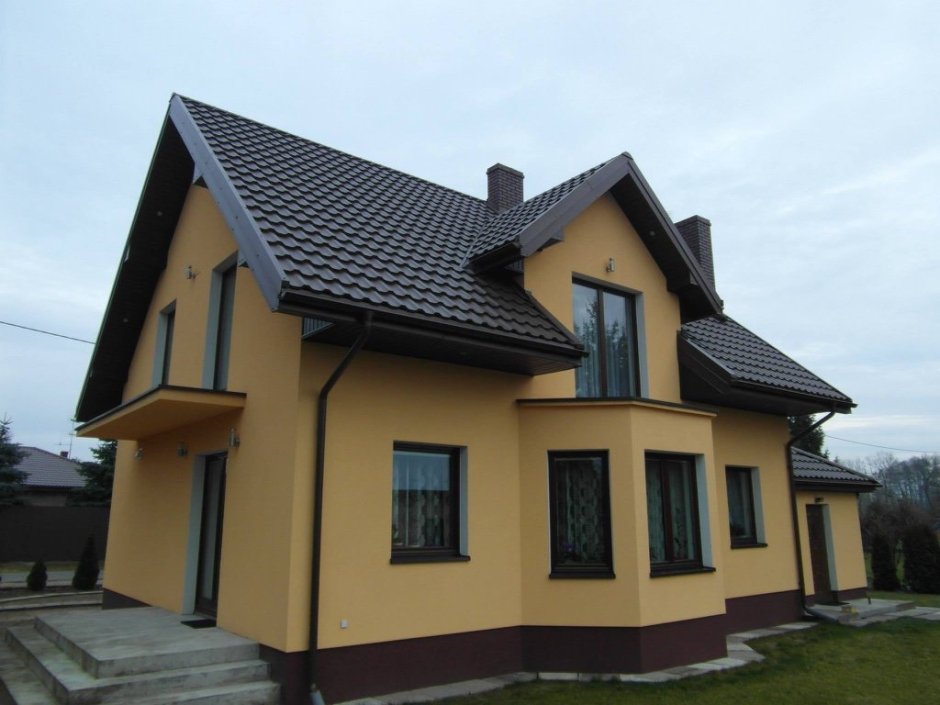Расцветки домов с коричневой крышей
