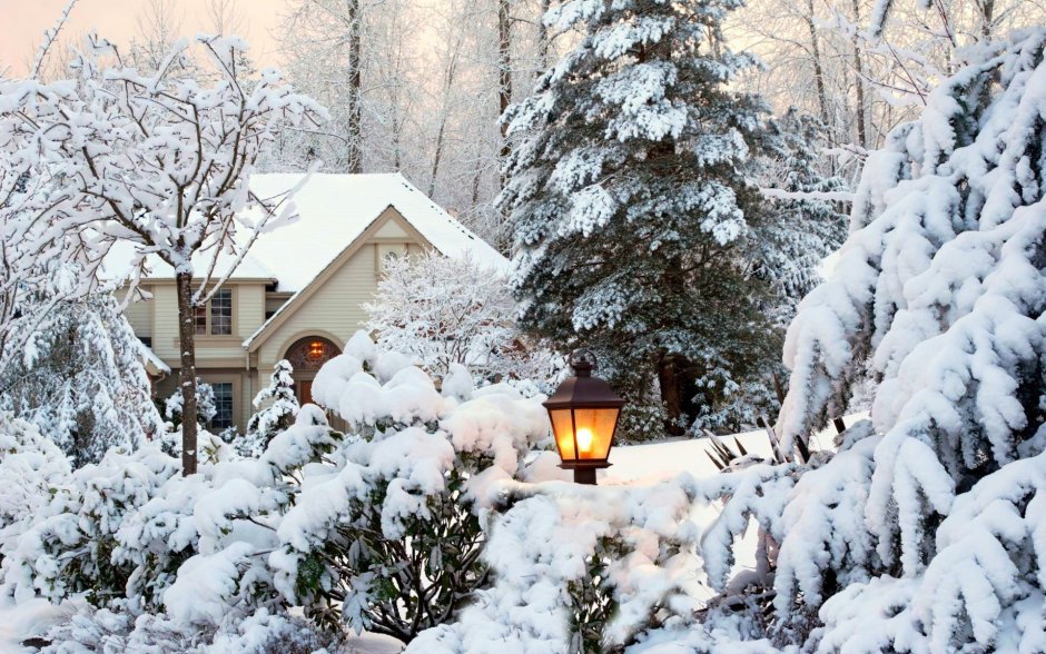 Маленький зимний домик