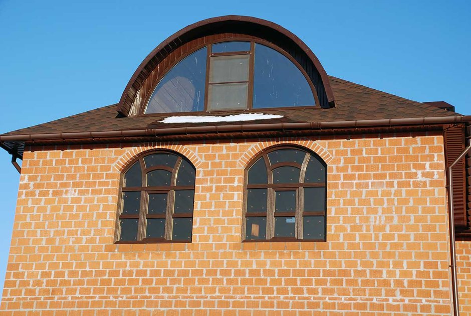 Арочные окна собора Ушакова