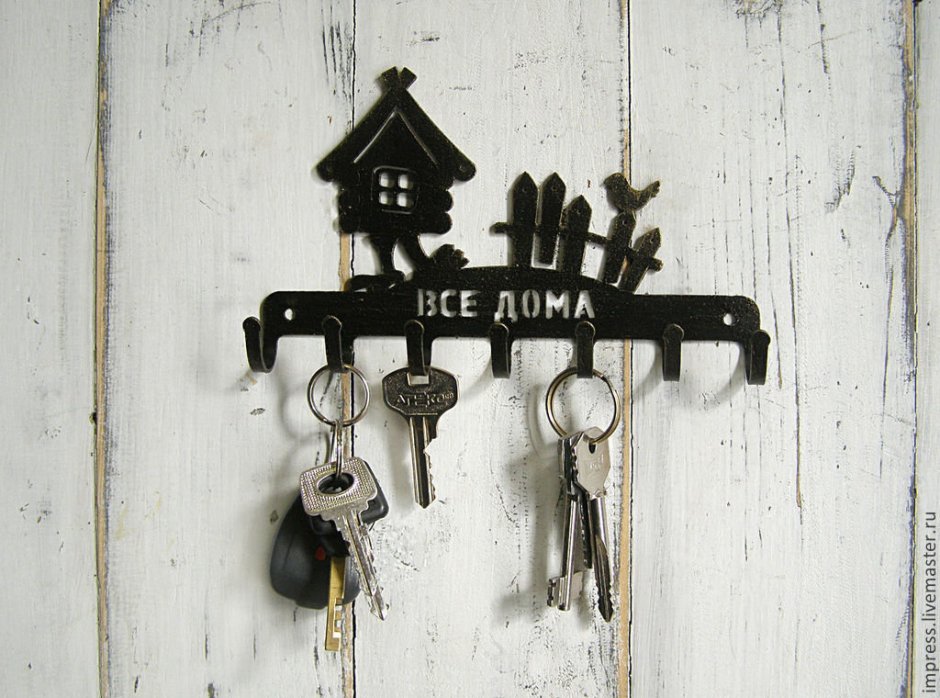 Ключи от квартиры с брелком