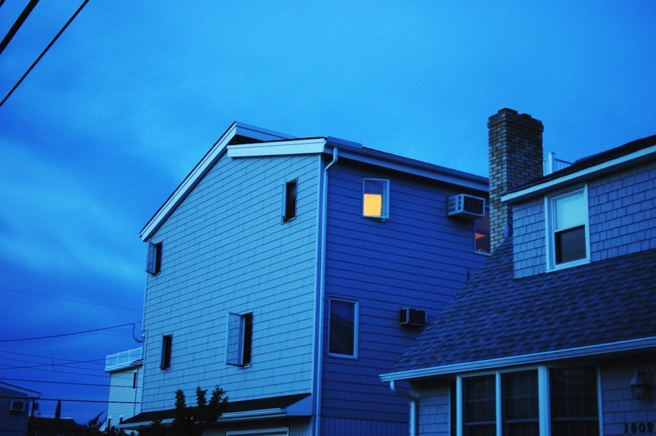 Бледно голубой домик