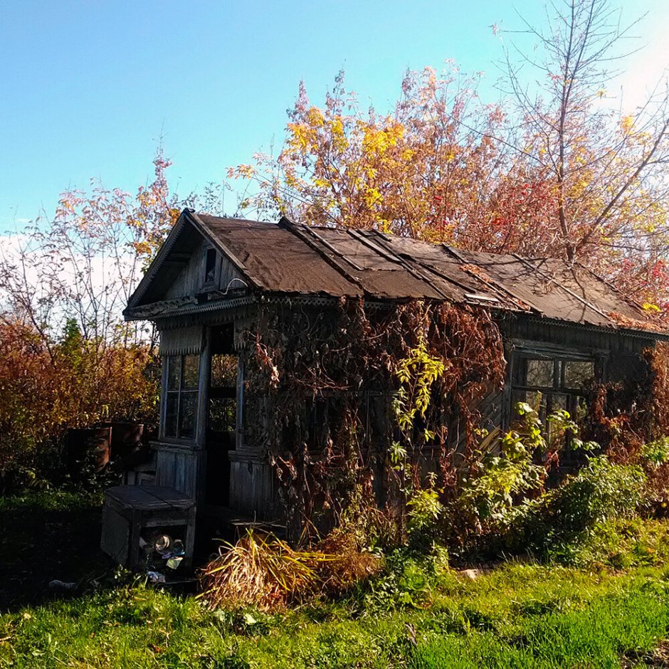 Старенький садовый домик