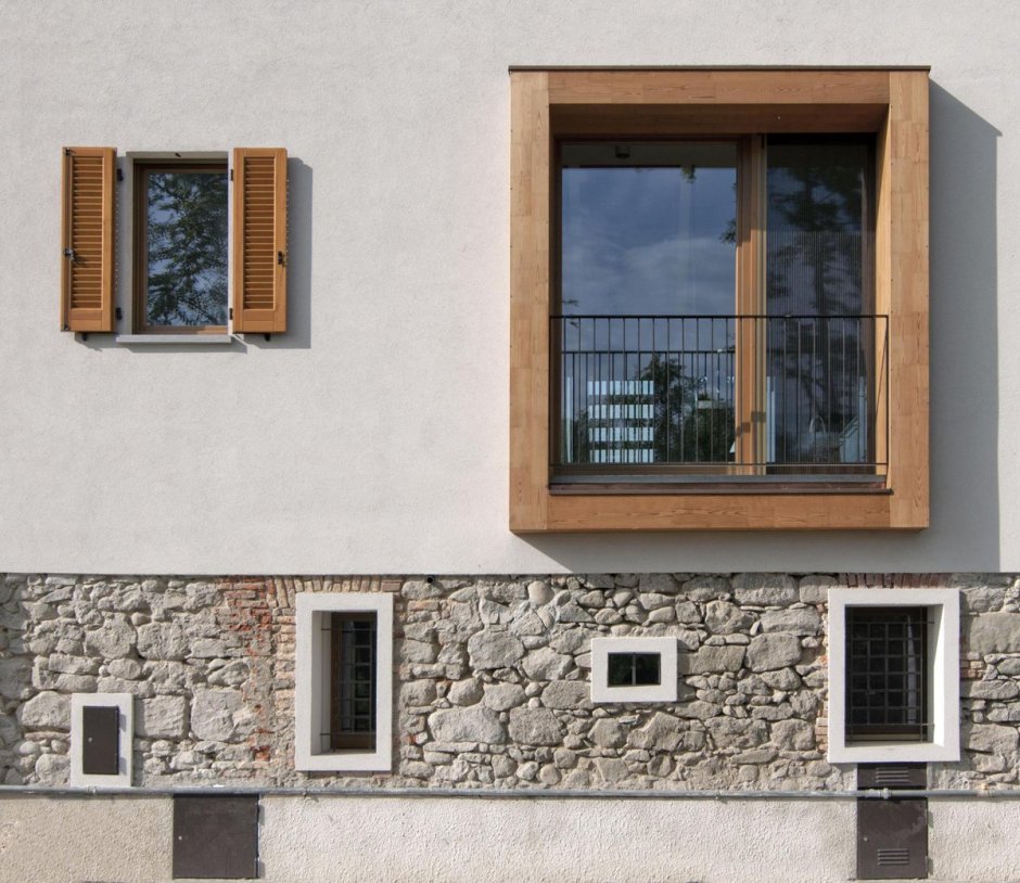 Несимметричные окна на фасаде