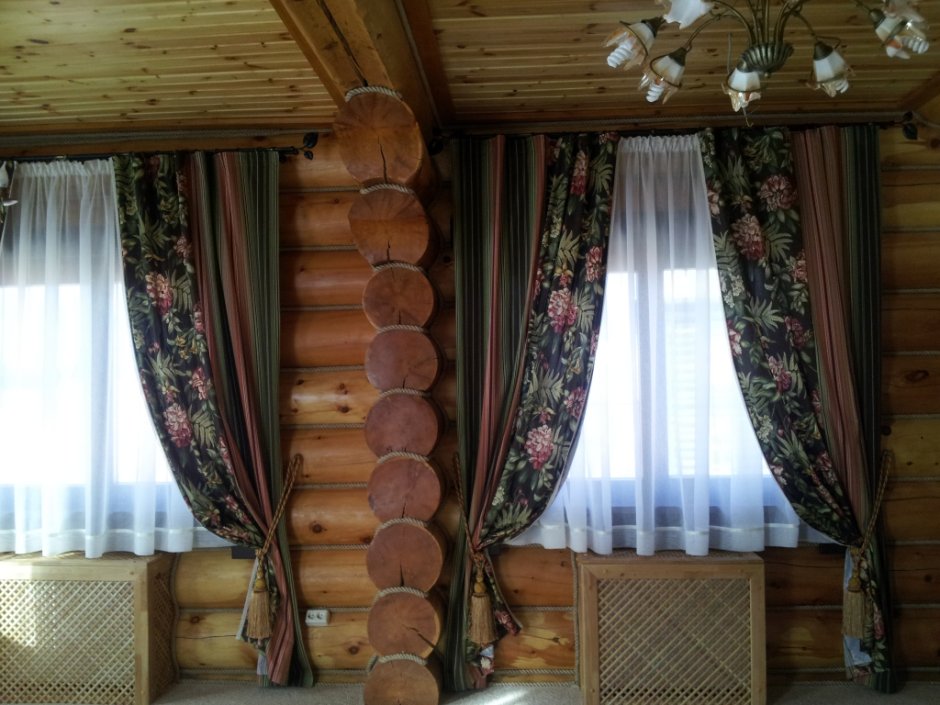 Занавески в деревянном доме
