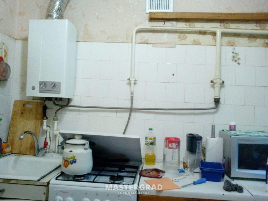 Газовая труба на кухне