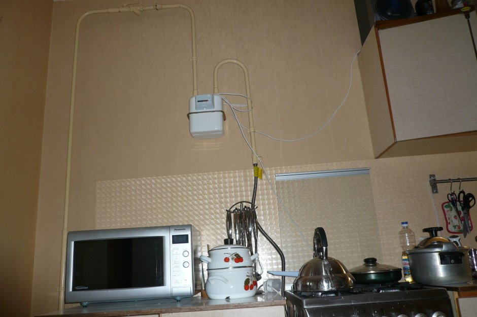Газовая труба на кухне