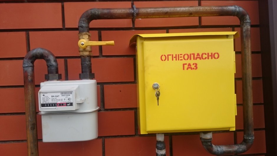 Газовая труба в штукатурке