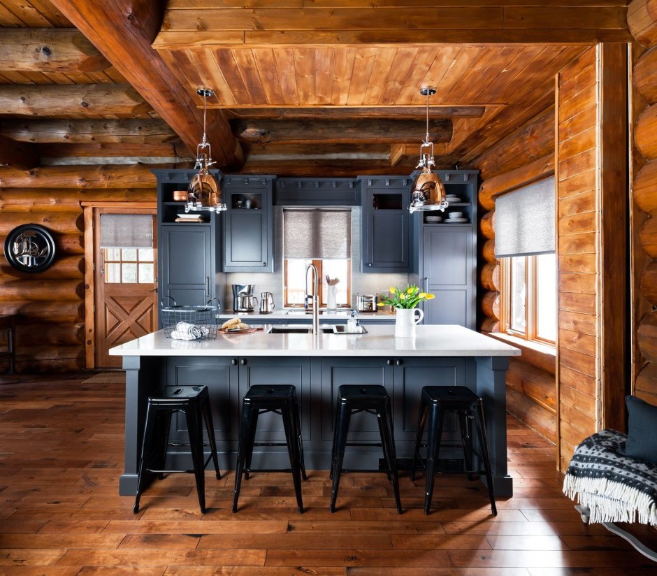 Кухня деревянная в бревенчатом доме