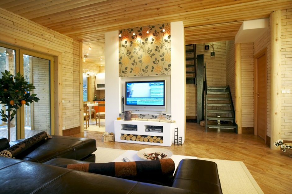 Телевизор в деревянном доме