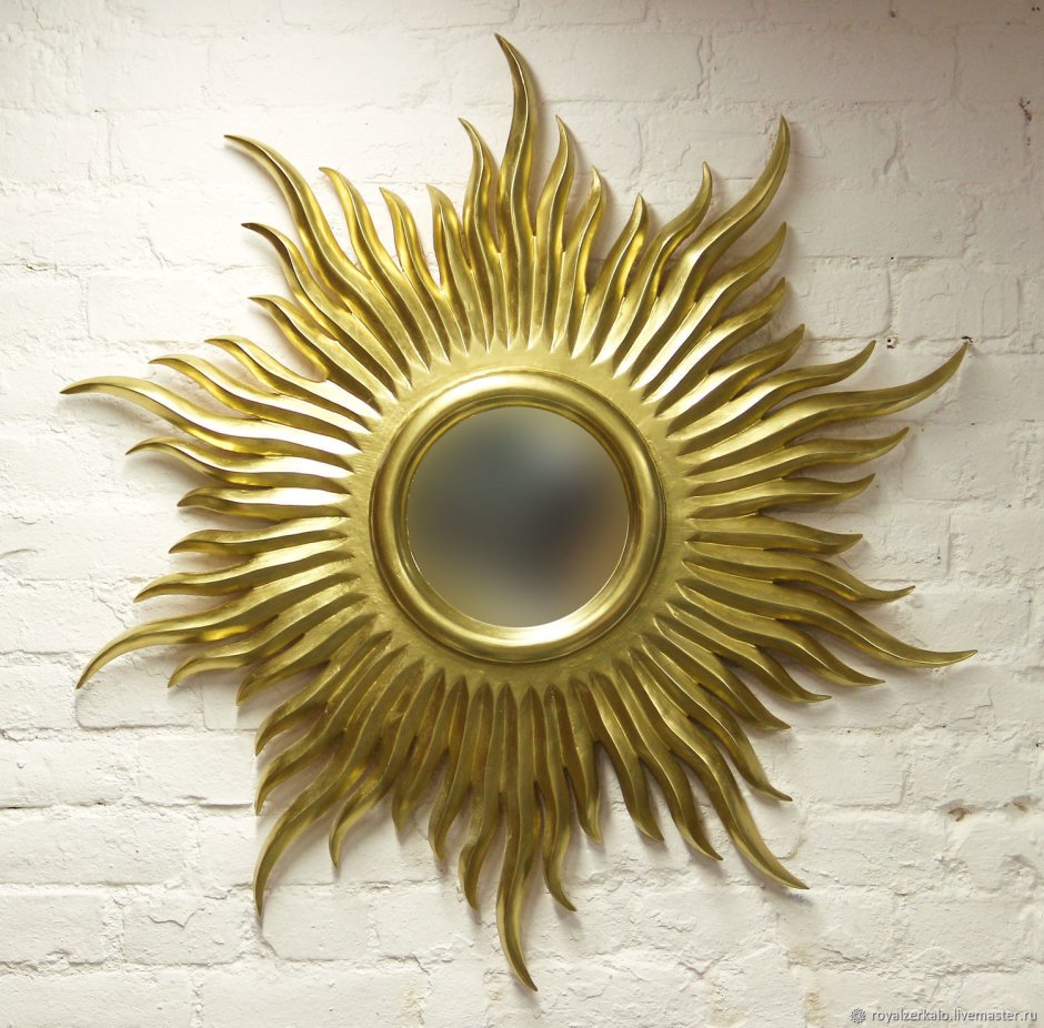 Зеркало солнце в классическом интерьере