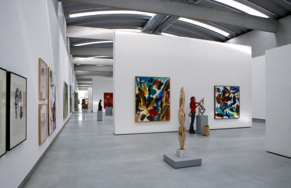 Интерьер музея современного искусства