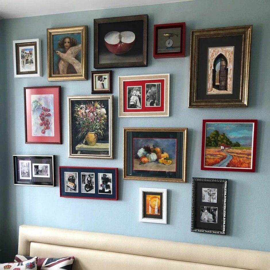 Размещение фотографий на стене в квартире