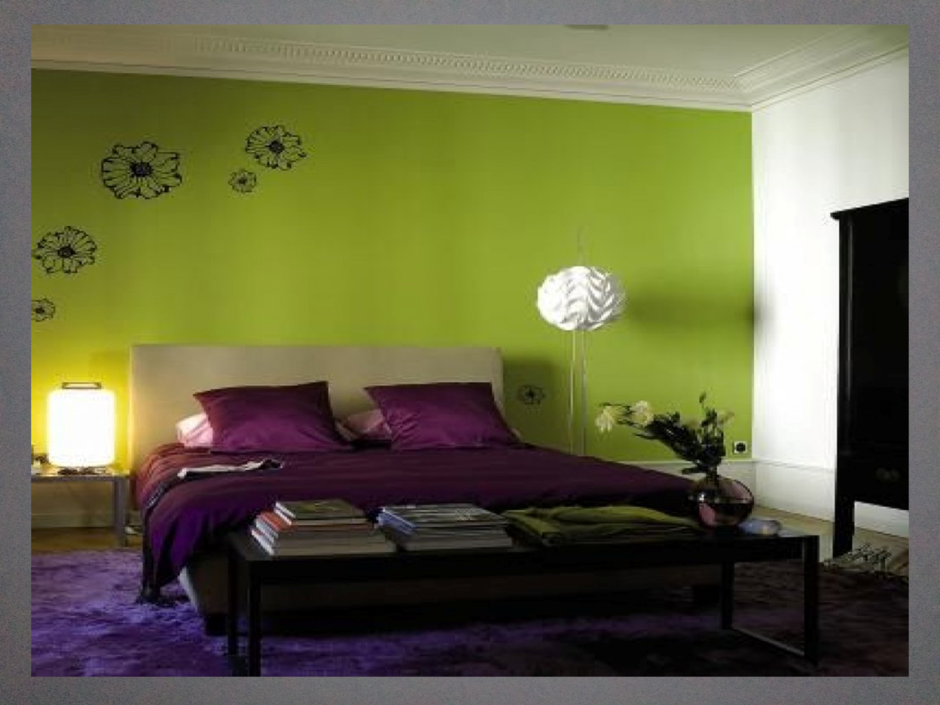 Сиренево зеленая спальня
