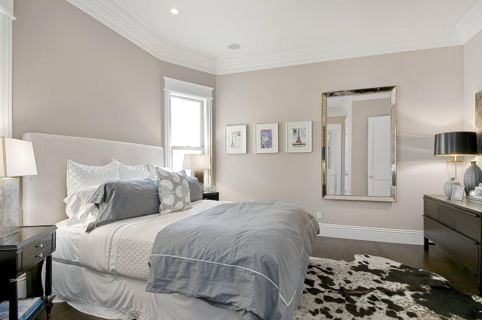 Жемчужно-серый цвет в интерьере спальни