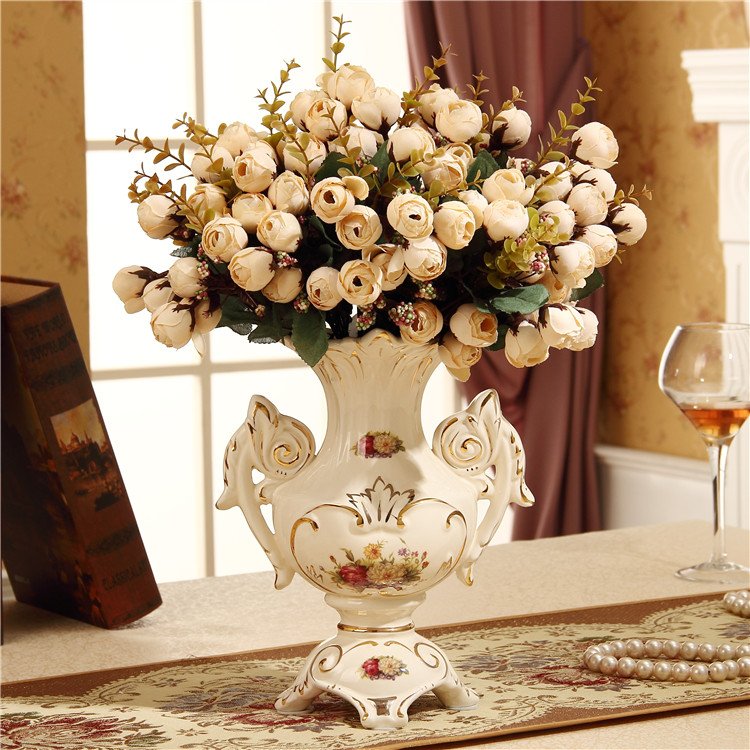 Изысканные вазы с цветами