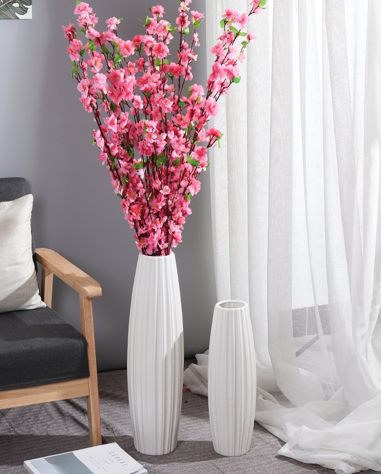 Декоративные длинные цветы в вазу