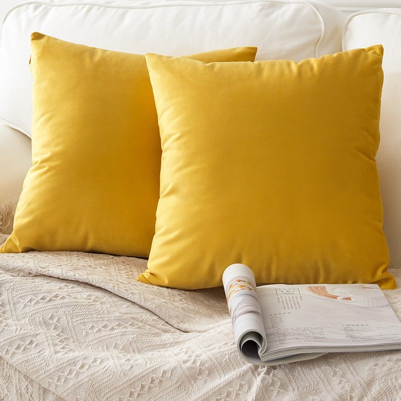 Подушка желтая декоративная