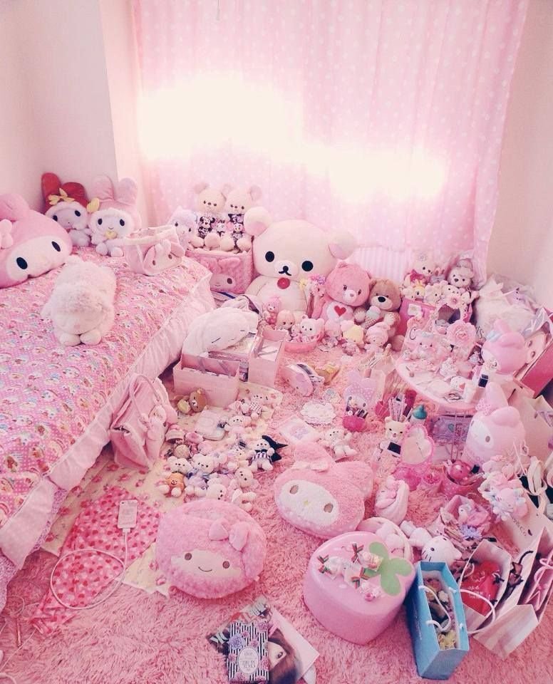 Розовая комната с игрушками