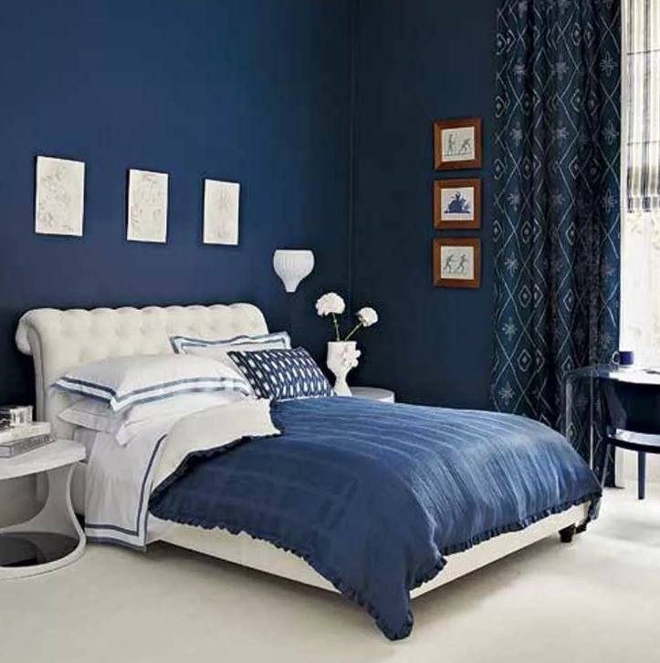 Спальня в голубых тонах с фотообоями