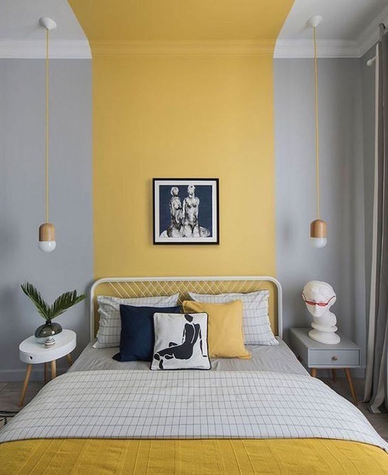 Желтые стены в гостиной