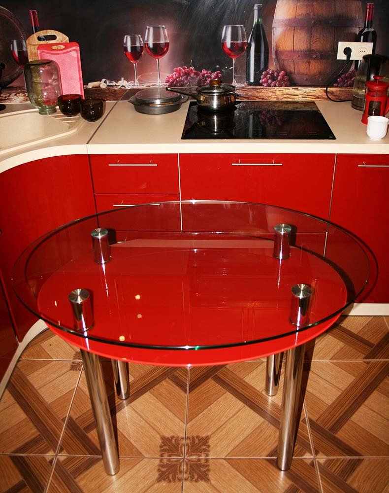 Стеклянный стол для кухни