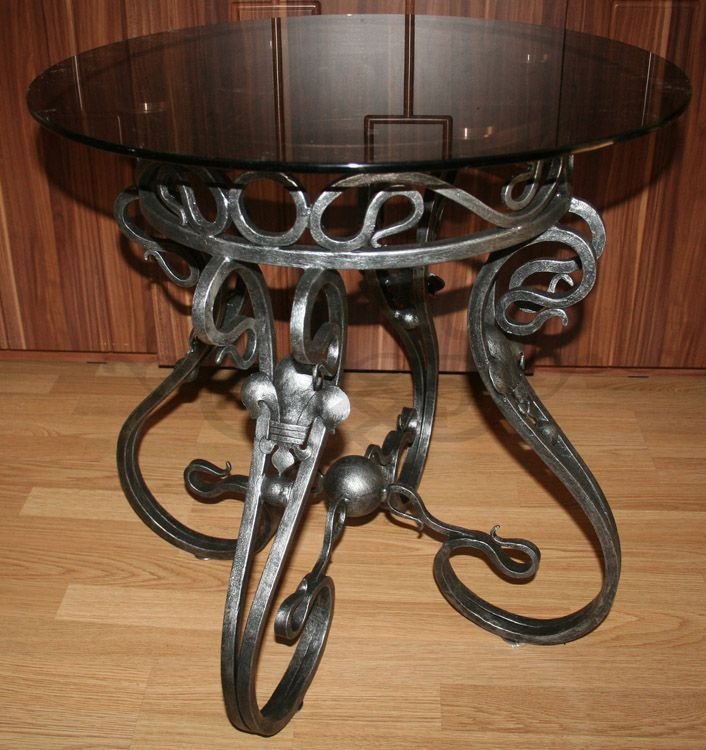 Кованый круглый стол