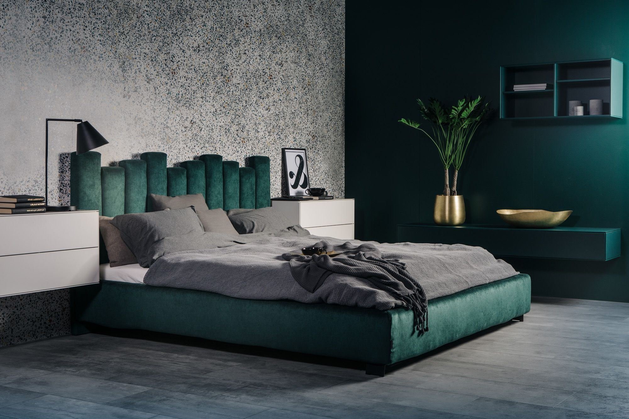 Кровати темного цвета. Кровать (160х200) Furninova Tiramisu l221. Кровать Baxter Stone. Спальня в серо зеленых тонах. Спальня в темно зеленых тонах.