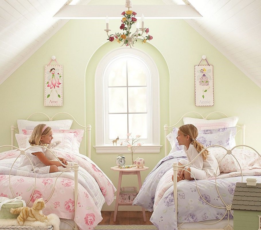 Детская комната для девочек двойняшек