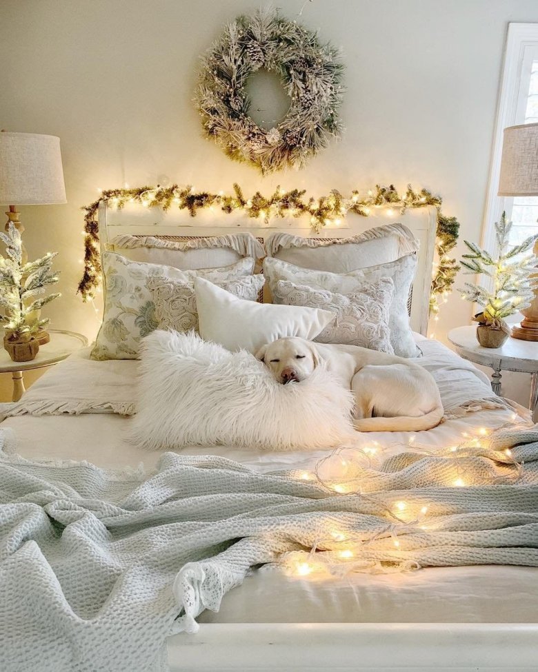 Новогодний декор кровати