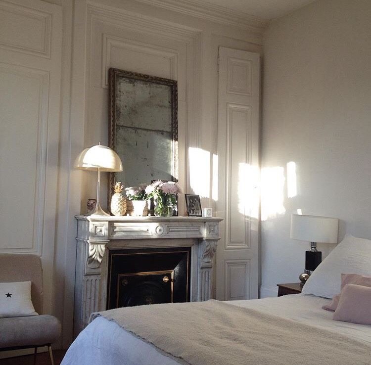Парижский стиль в интерьере спальни шкафы