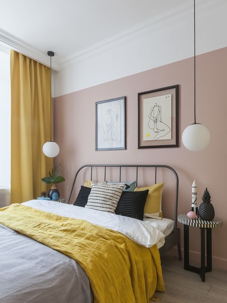 Горчичный цвет в интерьере спальни (72 фото)