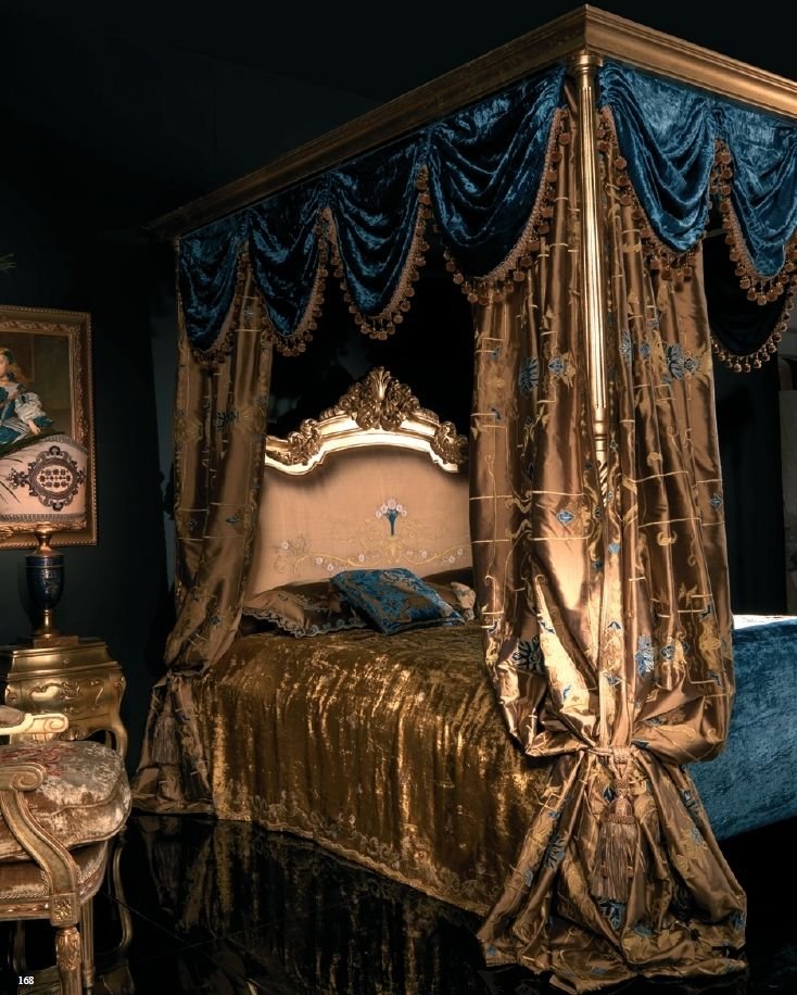 Царская кровать с балдахином