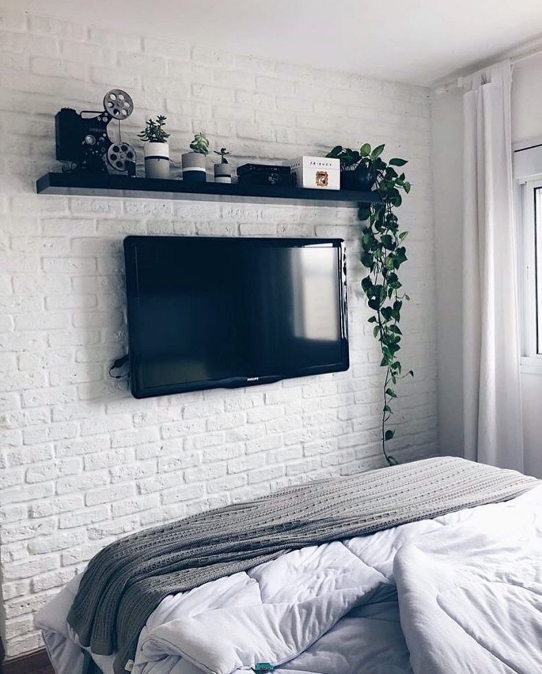 Спальная комната с телевизором