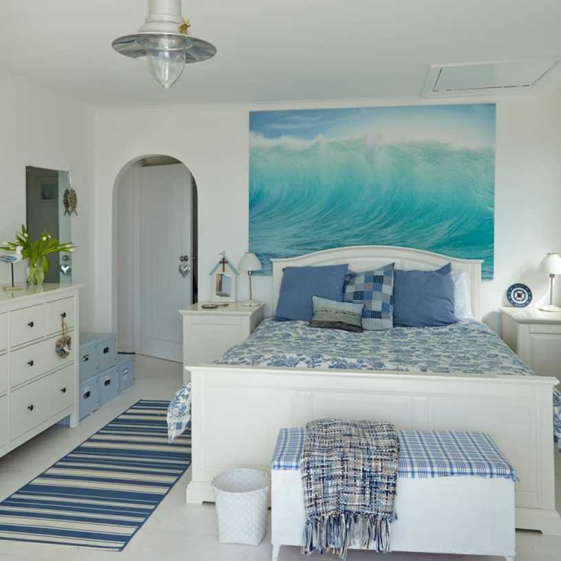 Голубая спальня с белой мебелью (72 фото)