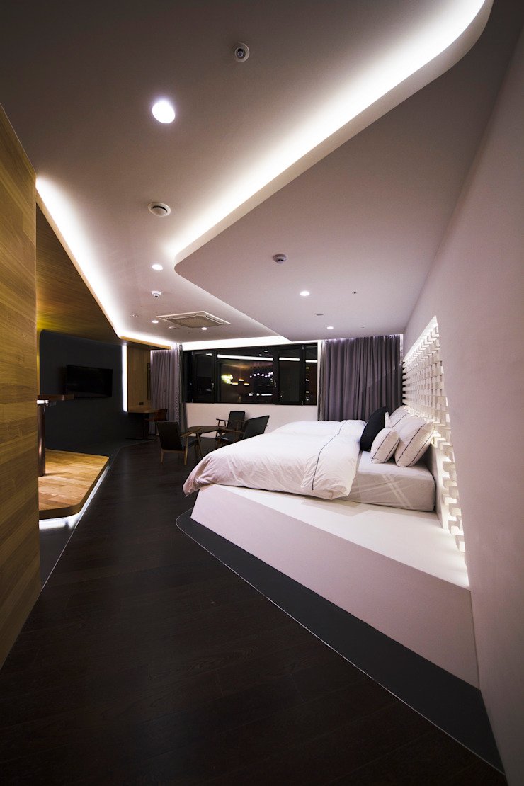 Потолок в спальне в современном стиле
