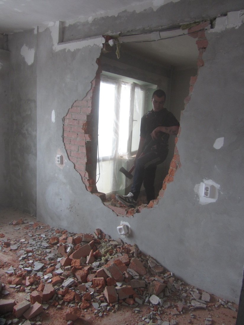 Демонтаж стены в панельном доме