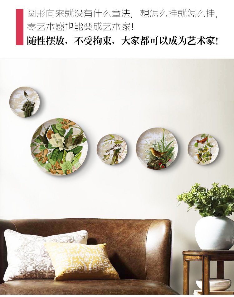 Декоративные тарелки на стену в интерьере