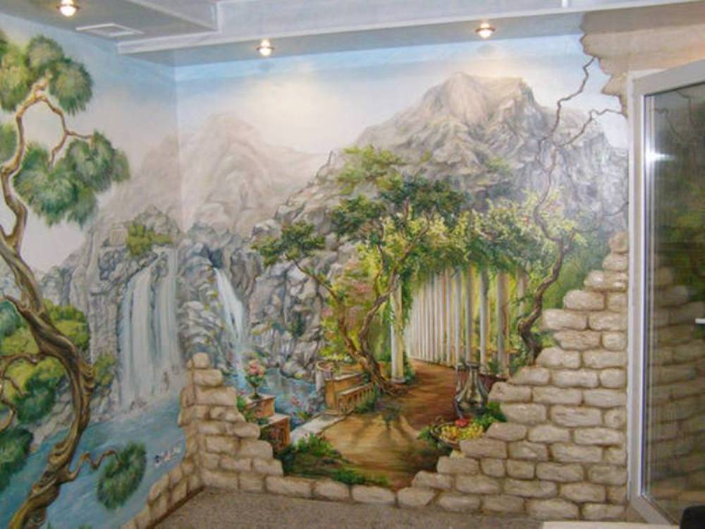 Барельеф горы на стене