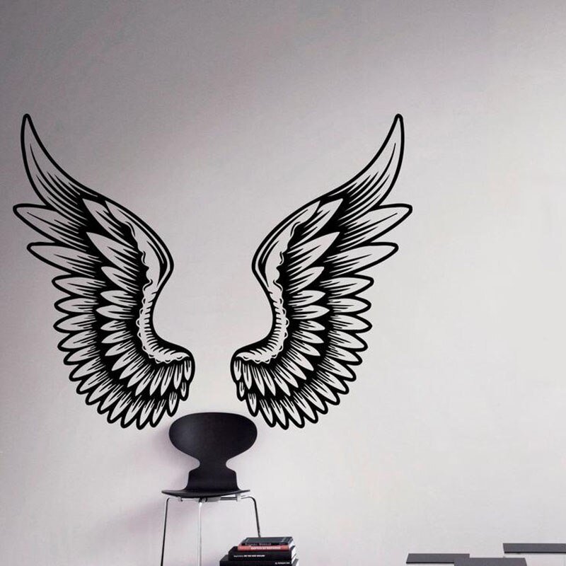 Крылья на стене арт