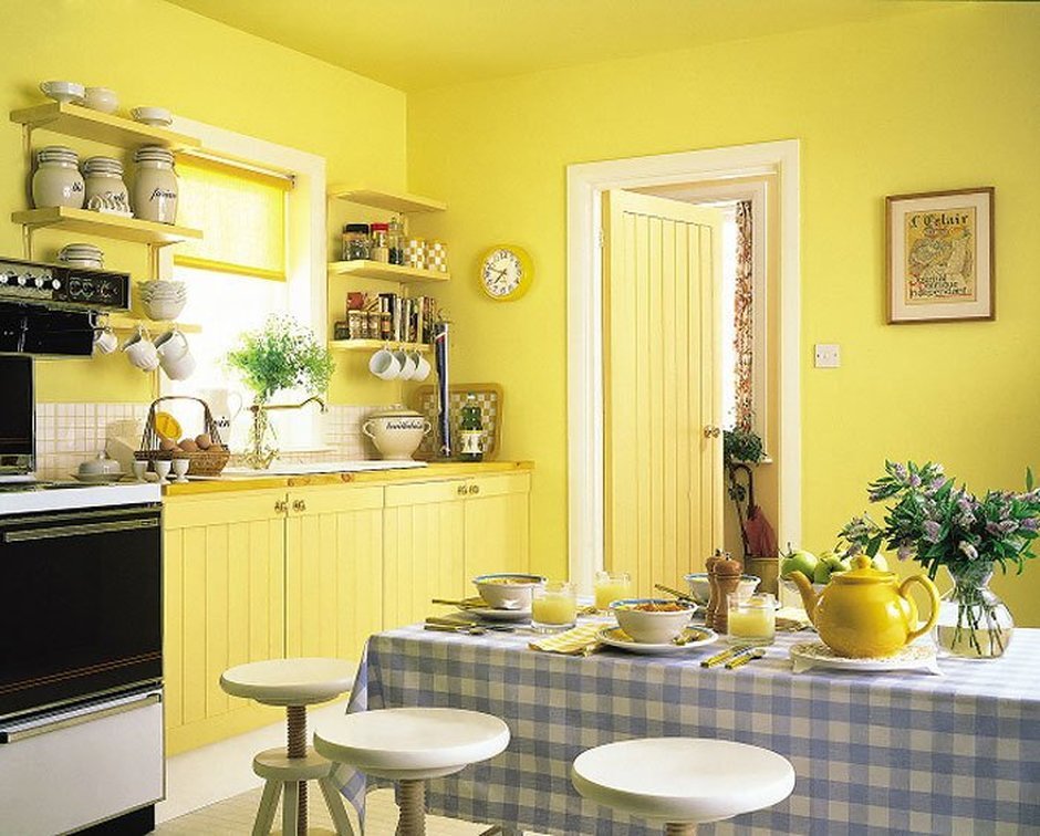 Кухонные гарнитуры классика в желтом цвете