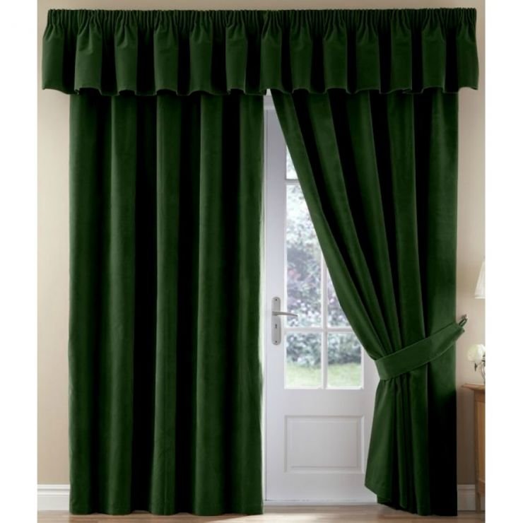 Темно зеленые бархатные шторы