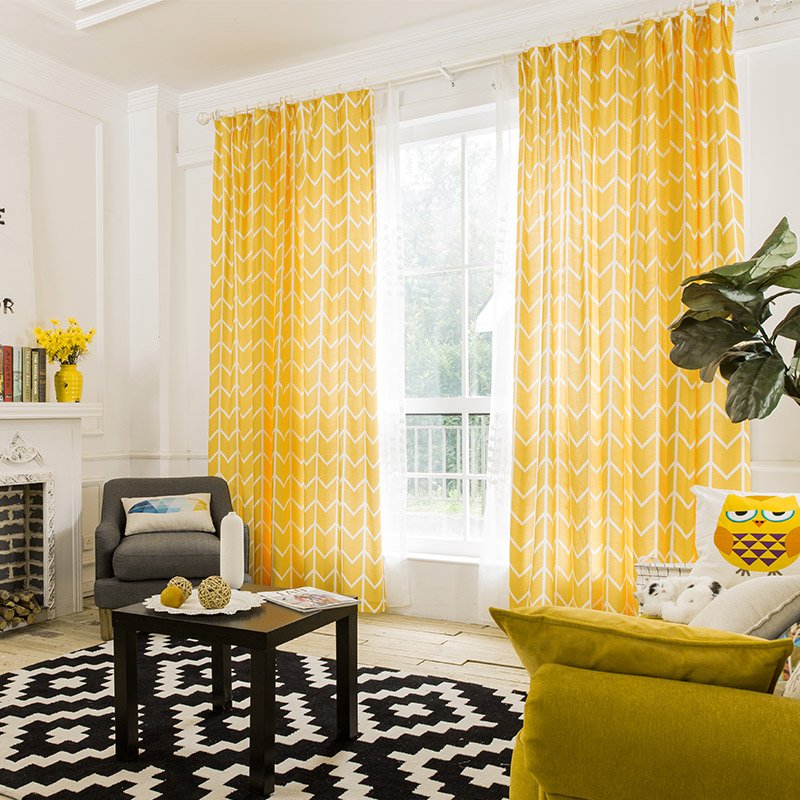 Комната с желтыми стенами