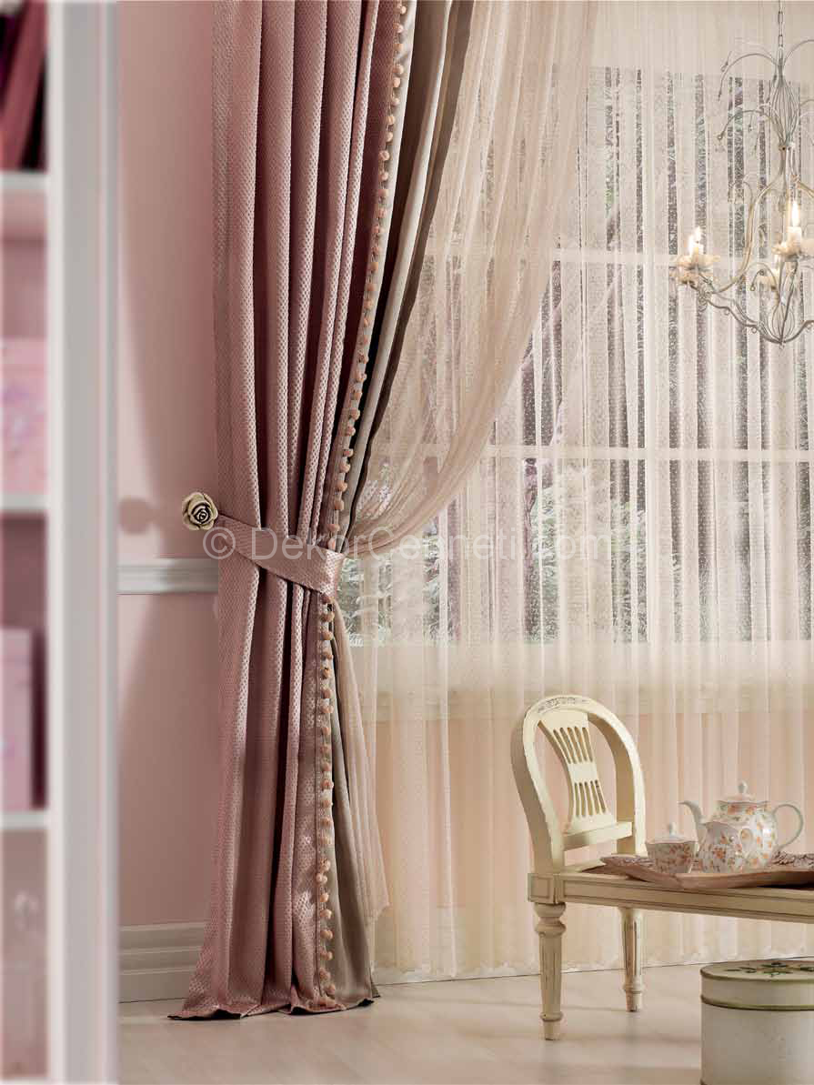 Серо-розовые шторы для спальни