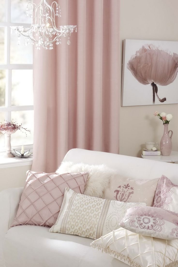 Пудрово розовые шторы в интерьере